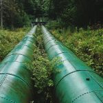 A földgáz természetes eredetű fosszilis energiahordozó, amely főként metánból áll.