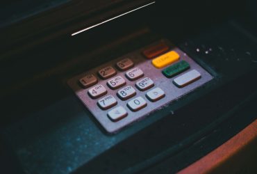 Az automaták átállítására azért van szükség, mert a szabályozás módosítása miatt meg kell növelni a készpénzfelvétel alsó határát.
